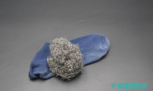 玻璃花瓶清洁技巧，保持透明美观 (玻璃花瓶清洁妙招)
